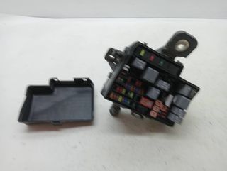 CAJA RELES / FUSIBLES TOYOTA YARIS (4)