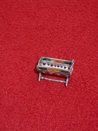 Miniatura culla argento 800 con dettagli colorati