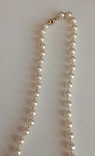 Collana perle bianche di bigiotteria