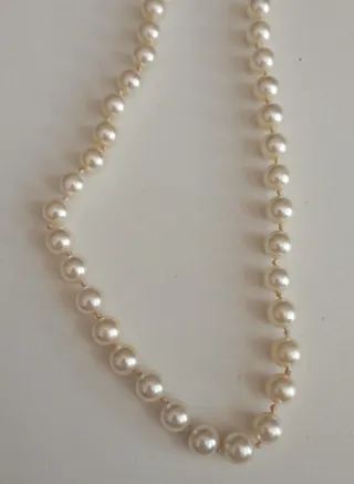 Collana perle bianche di bigiotteria