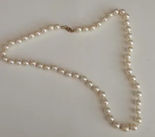 Collana perle bianche di bigiotteria