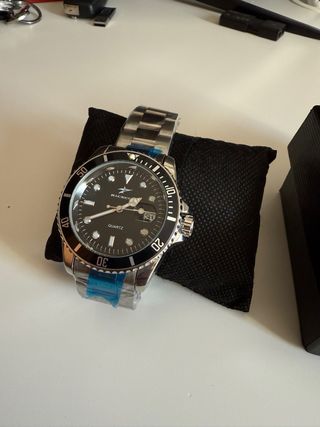 Reloj Negro y Plateado