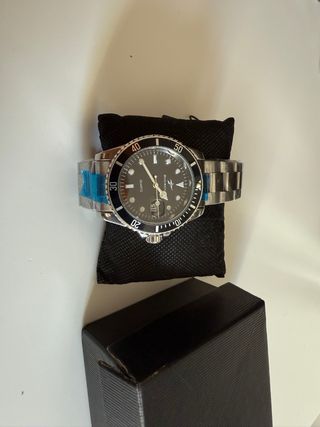 Reloj Negro y Plateado