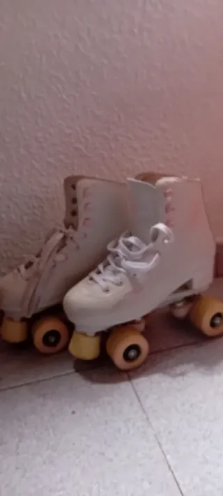 Patines de 4 ruedas blancos