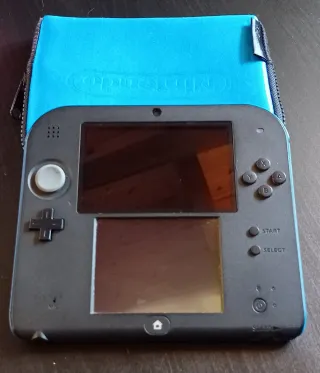 Nintendo 2DS nero e blu