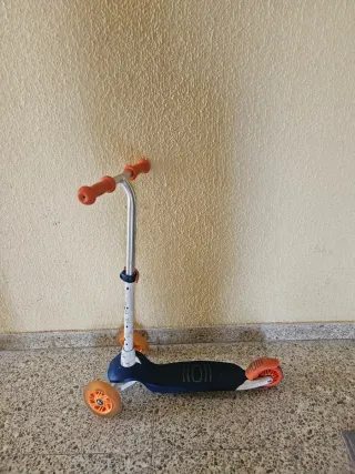 Patinete infantil 3 ruedas naranja y azul