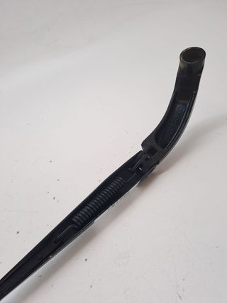 BRAZO LIMPIA DELANTERO IZQUIERDO MAZDA 2 LIM. (DE)