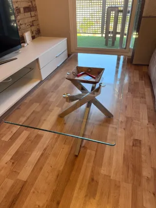 Mesa de centro y de comedor en cristal y metal
