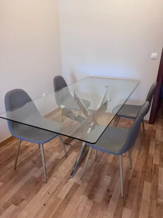 Mesa de centro y de comedor en cristal y metal