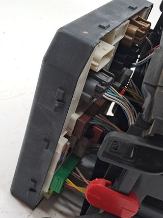 CAJA RELES / FUSIBLES RENAULT ZOE