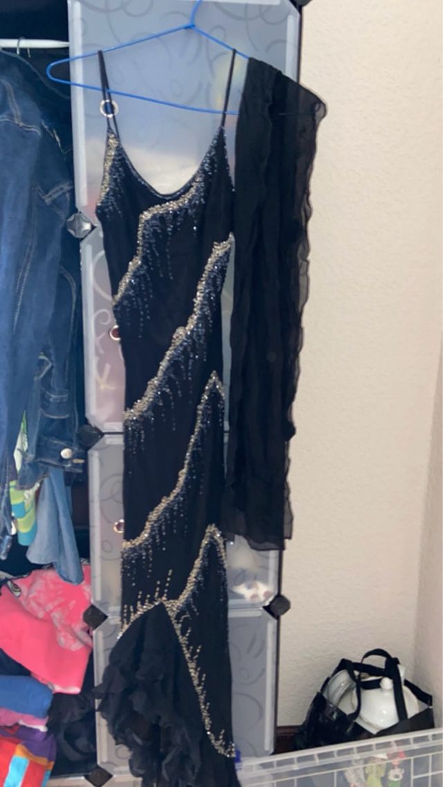 Vestido de fiesta negro usado dos veces pedrería