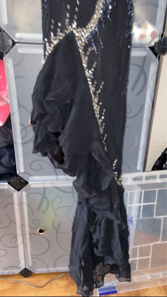 Vestido de fiesta negro usado dos veces pedrería