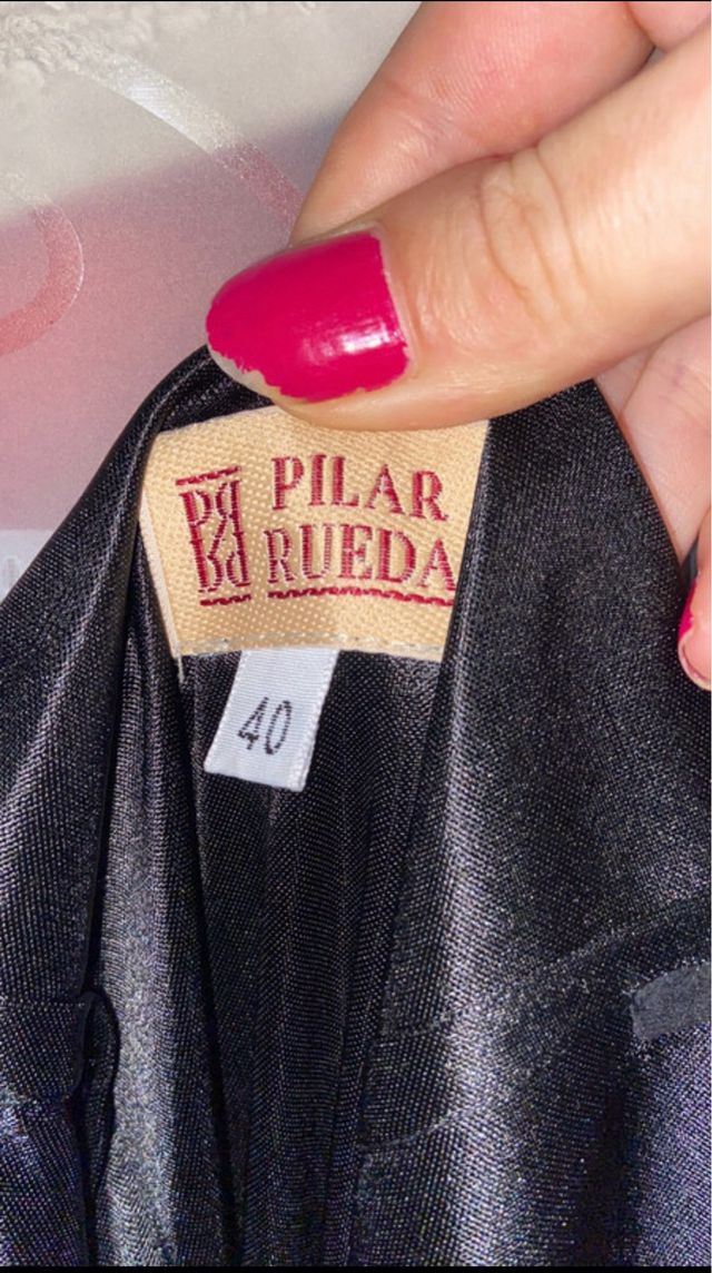 Vestido de fiesta negro usado dos veces pedrería