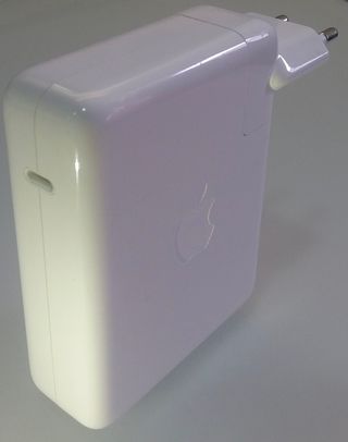 Cargador Apple 140W MacBook Pro 14, 16  original 