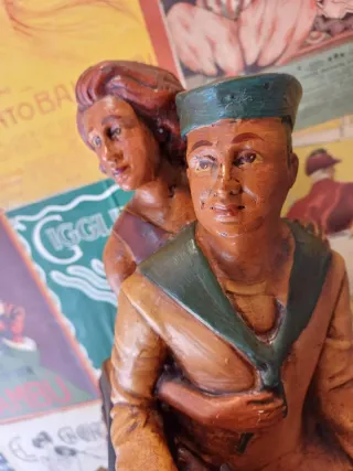 Figura moto vintage con pareja