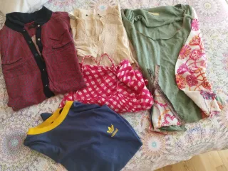 Ropa de chica: camisetas, blusas, vestido.