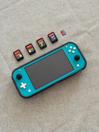 Nintendo Switch Lite + 4 giochi Zelda