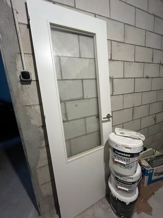 Puerta de interior blanca con cristal