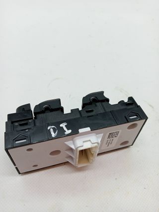 MANDO ELEVALUNAS DELANTERO IZQUIERDO KIA XCEED