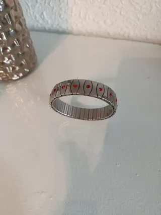 Pulsera de Acero con Detalles Rojos