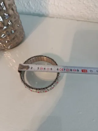 Pulsera de Acero con Detalles Rojos
