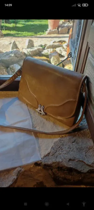 Bolso de hombro de cuero sin estrenar