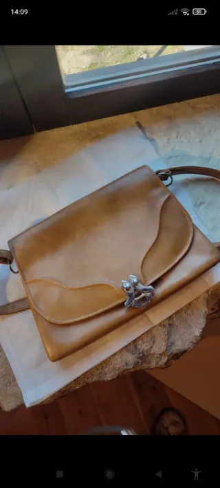 Bolso de hombro de cuero sin estrenar