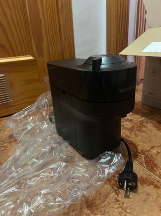 Cafetera Nespresso Negra Vertuo Pop
