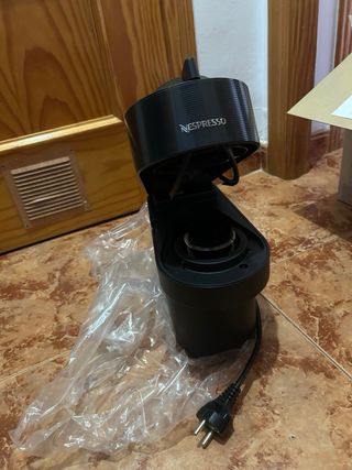 Cafetera Nespresso Negra Vertuo Pop