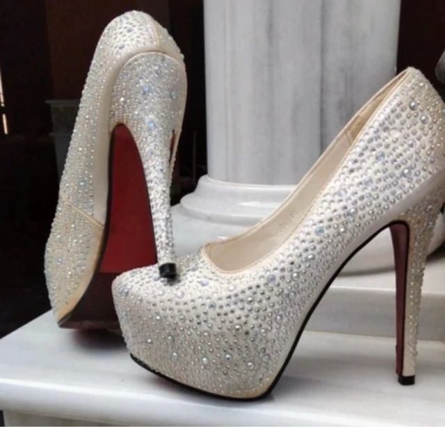 Zapatos de tacón con pedrería