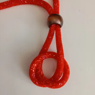 Collana girocollo rossa
