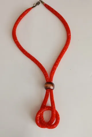 Collana girocollo rossa