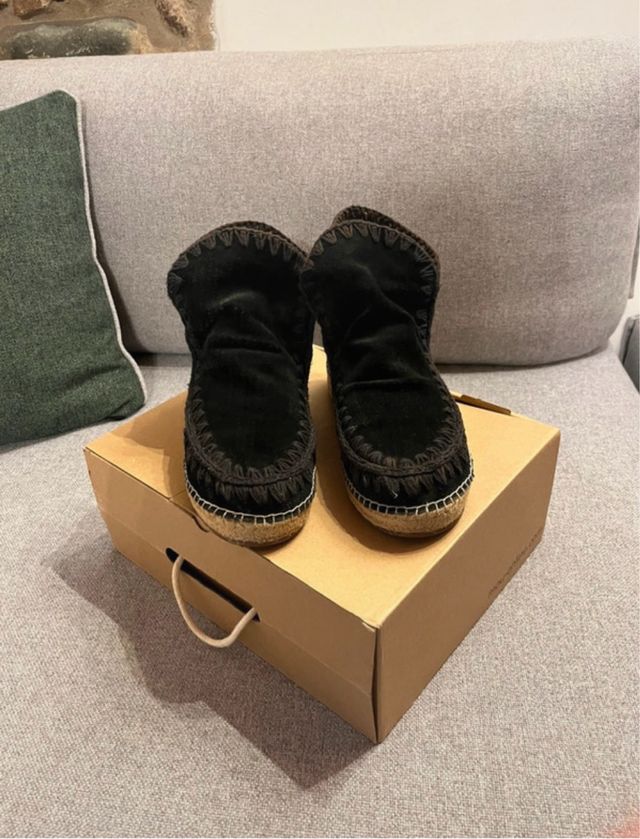 Mou estivi neri in pelle scamosciata 