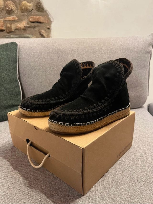 Mou estivi neri in pelle scamosciata 