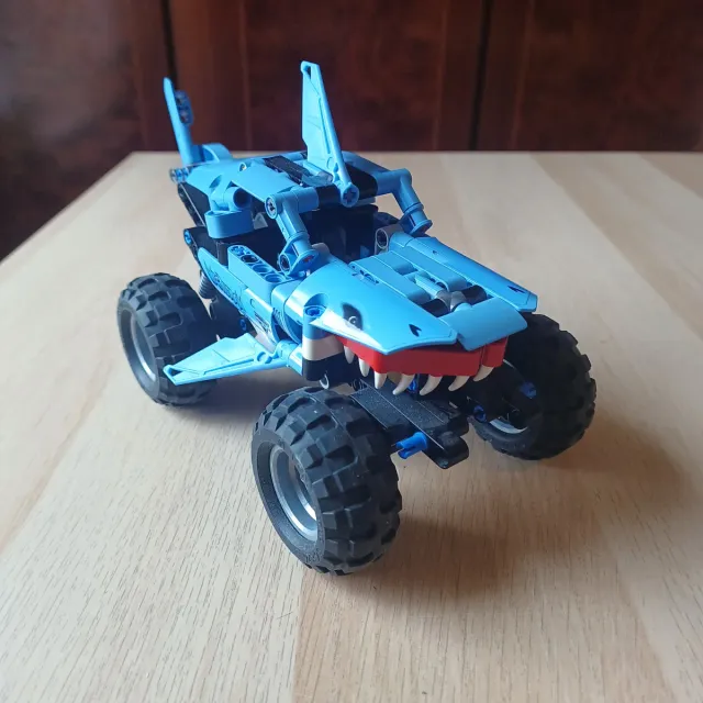 LEGO Technic Megalodon 42134