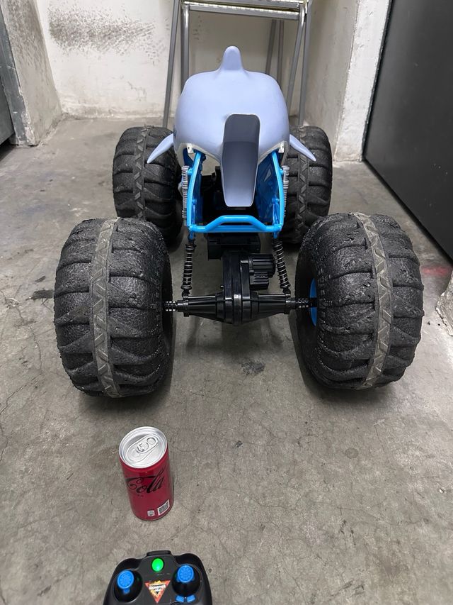 Coche Teledirigido Tiburón Megalodon Gigante