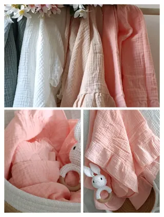 Manta muselina rosa con volantes 