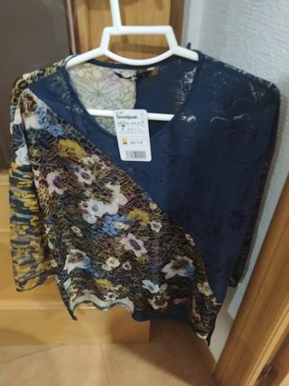 Blusa Desigual semitransparente over size