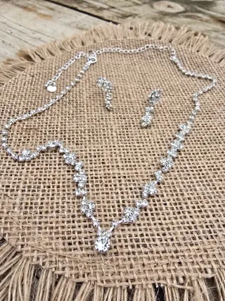 Collar y pendientes a juego con brillantes
p925