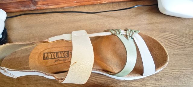 Sandalias Pikolinos Beige y Blancas