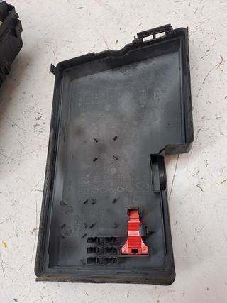 CAJA RELES / FUSIBLES FORD FOCUS BERLINA (CAK)