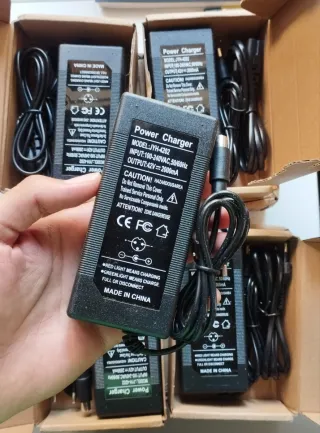 Cargador patinete eléctrico nuevo 