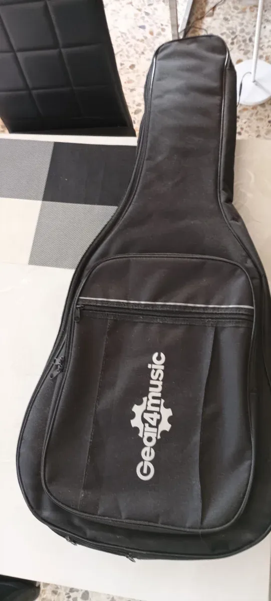 Guitarra clásica nueva