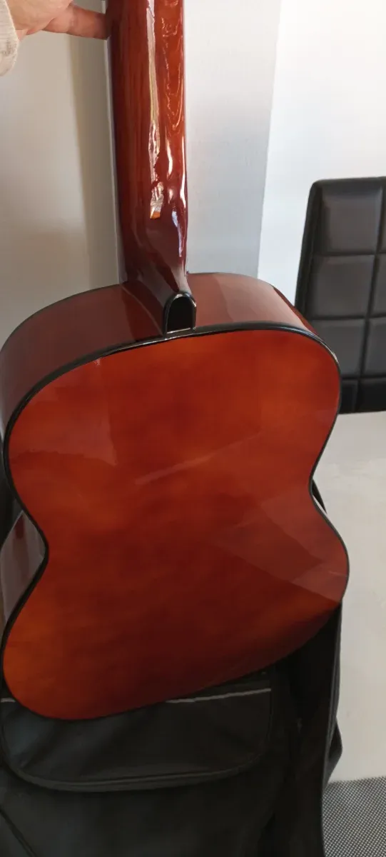 Guitarra clásica nueva