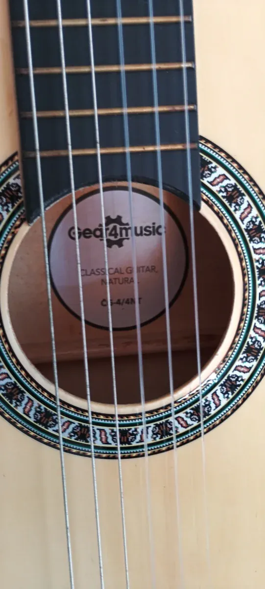 Guitarra clásica nueva