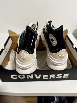 Botas Converse Negras y Blancas