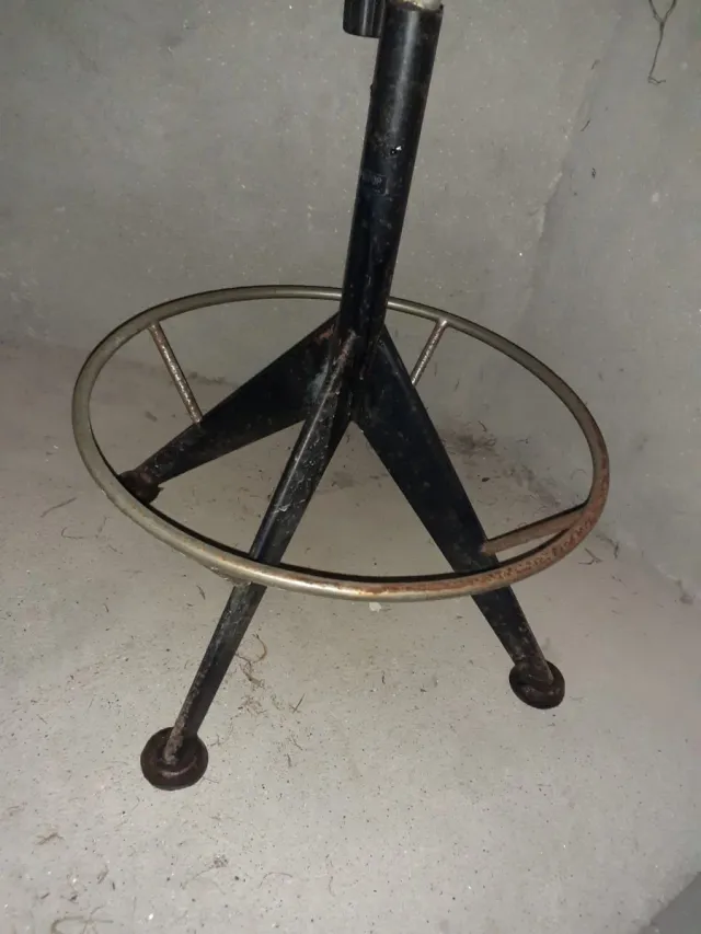 Taburete giratorio vintage regulable norma europ
