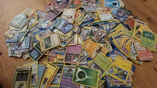 Lote de Cartas Pokémon - Más de 200