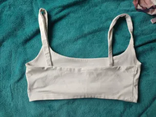 Top blanco de tirantes