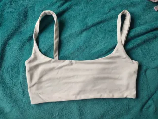 Top blanco de tirantes